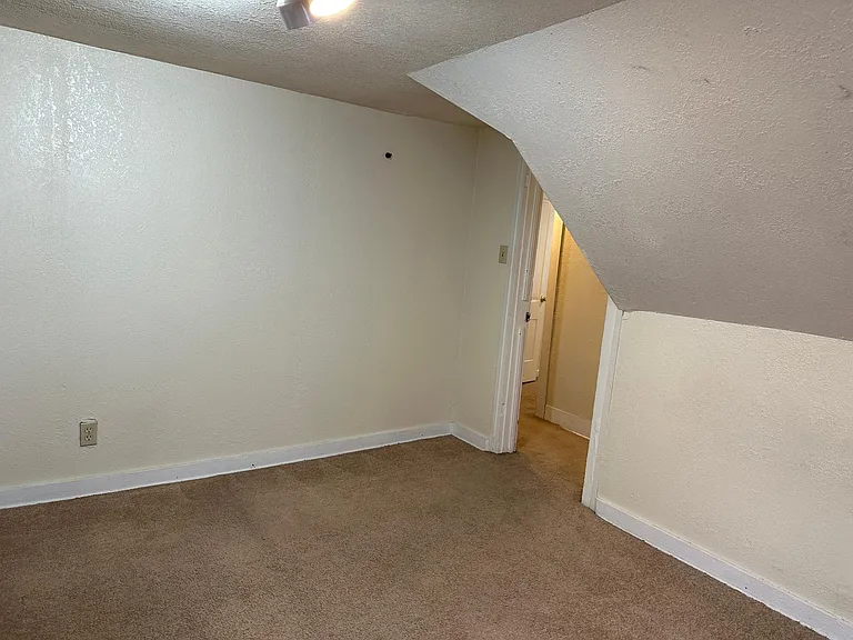 415 S High St — Photo 15