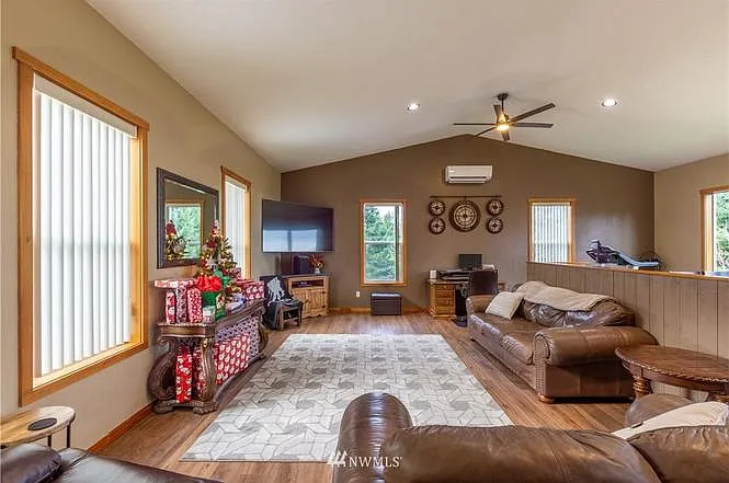 202 Fox Hollow Rd — Photo 5