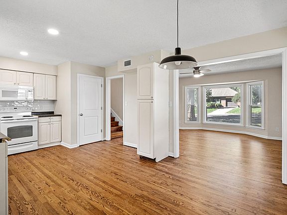 5th image of 11023 Stark Ave