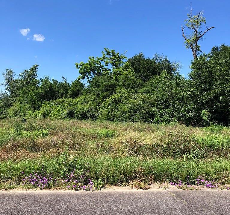 2nd image of 101 Pinecrest Blvd