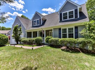 12 Maple St, Mashpee, MA 02649