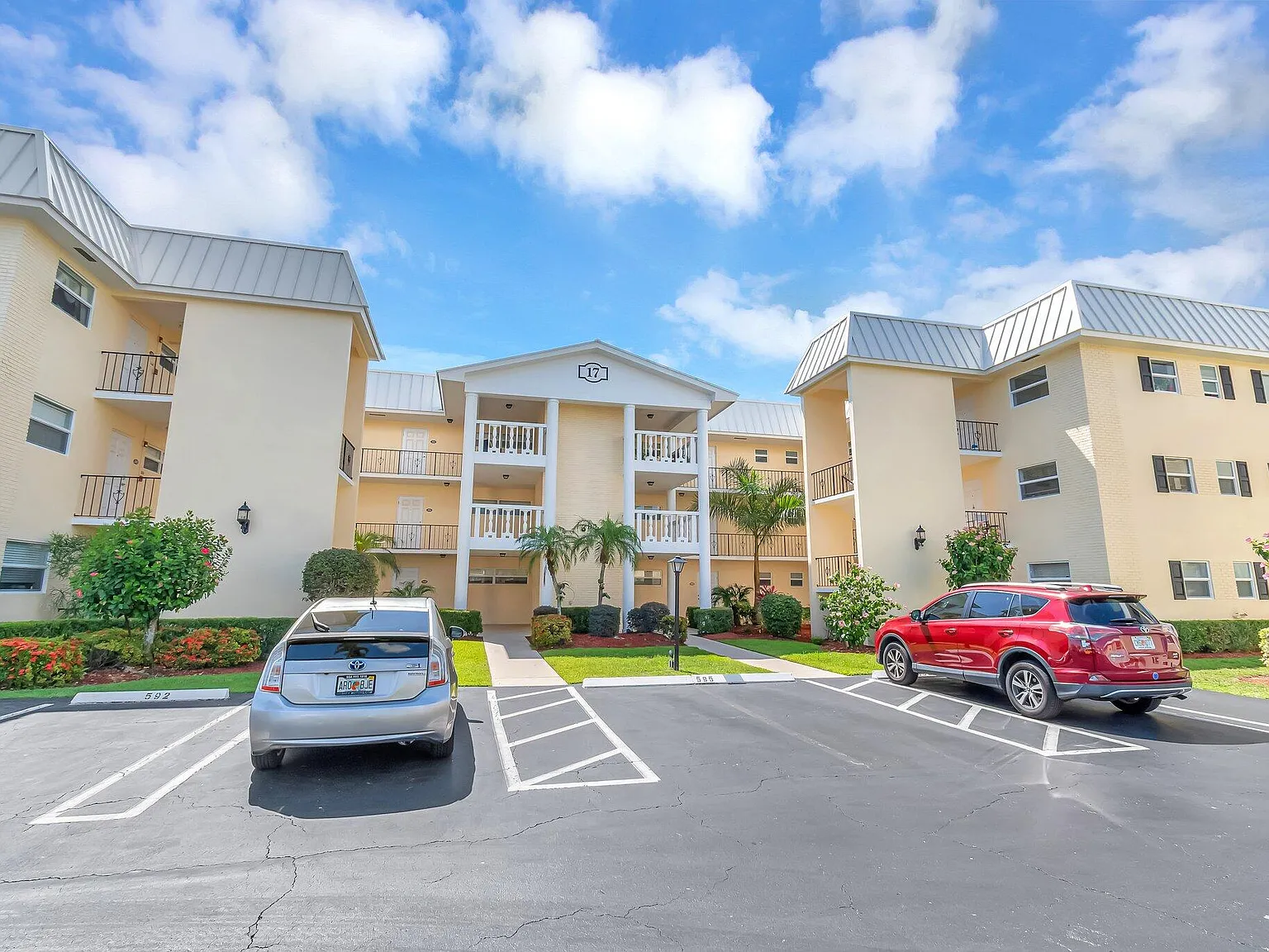 2 bed, 2.0 bath, 1224 sqft, $2,275 — Photo 2