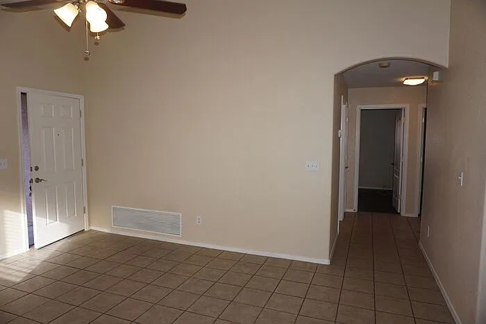 2201 S Saint Suzanne Dr — Photo 12