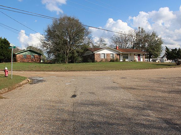 5th image of 110 Sanford Pl