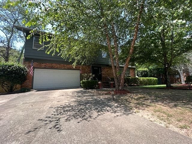 1st image of 325 Forest Hill Dr