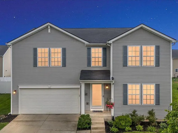 8429 Walnut Hl, Dexter, MI 48130