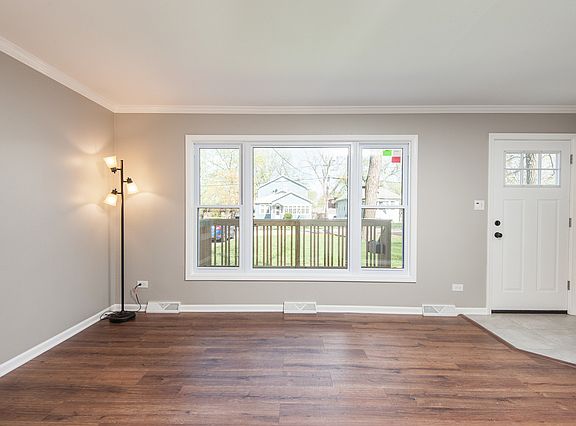 2nd image of 11016 S Worth Ave