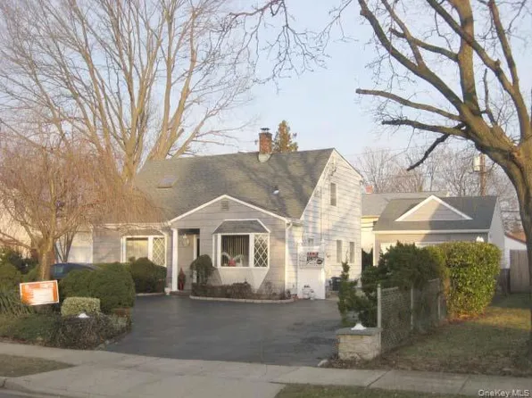 9 Academy Lane, Levittown, NY 11756