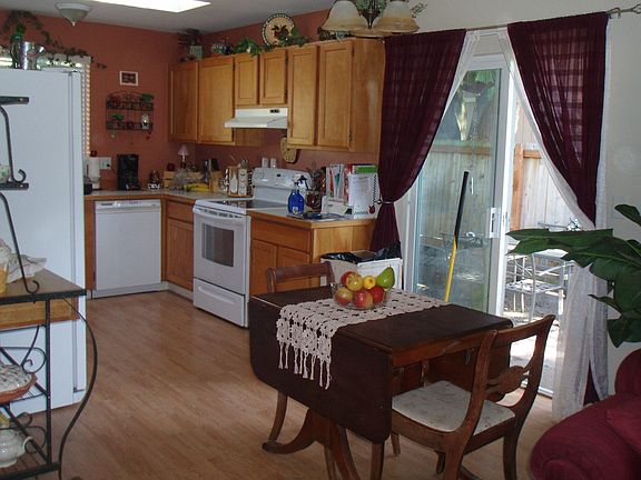 Kitchen/Eating Area w/slider to patio