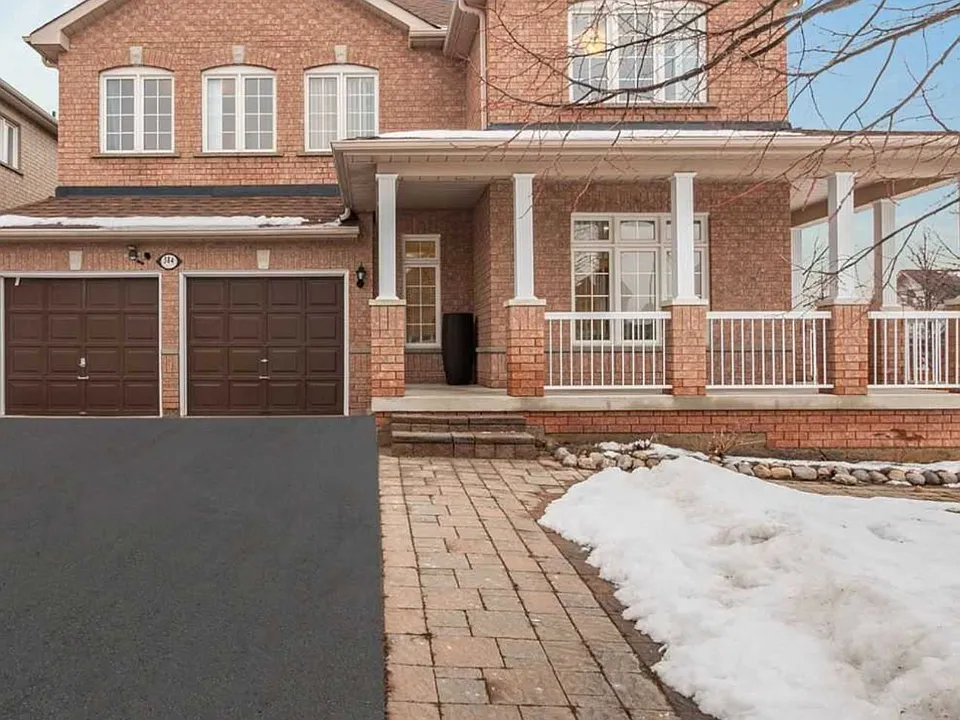 384 Spruce Grove Cres