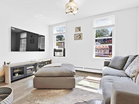 2nd image of 43 Clarendon Ave #2A