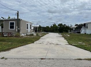 3900 Royal Palm Dr, Saint James City, FL 33956