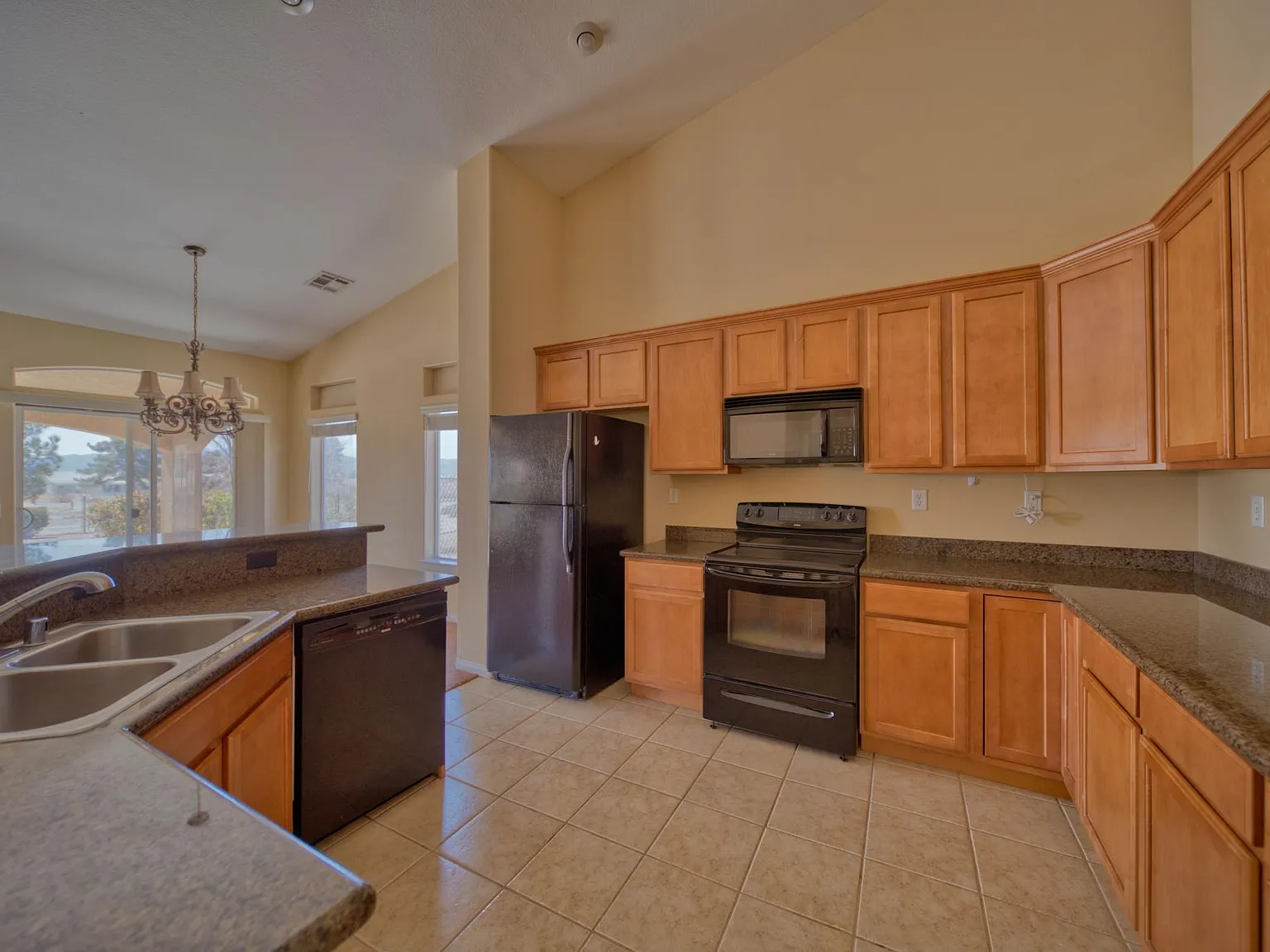 3 bed, 1732 sqft, $1,800 — Photo 2
