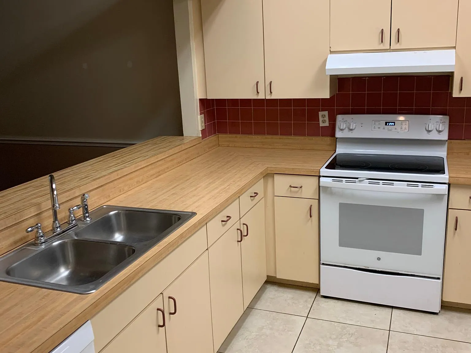 2 bed, 1130 sqft, $2,100 — Photo 3