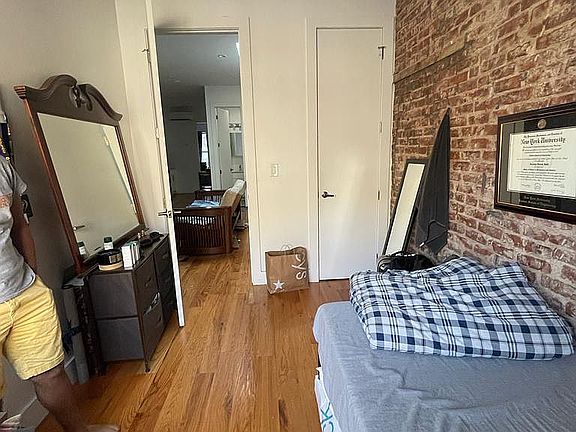 4th image of 294 Rogers Ave #4