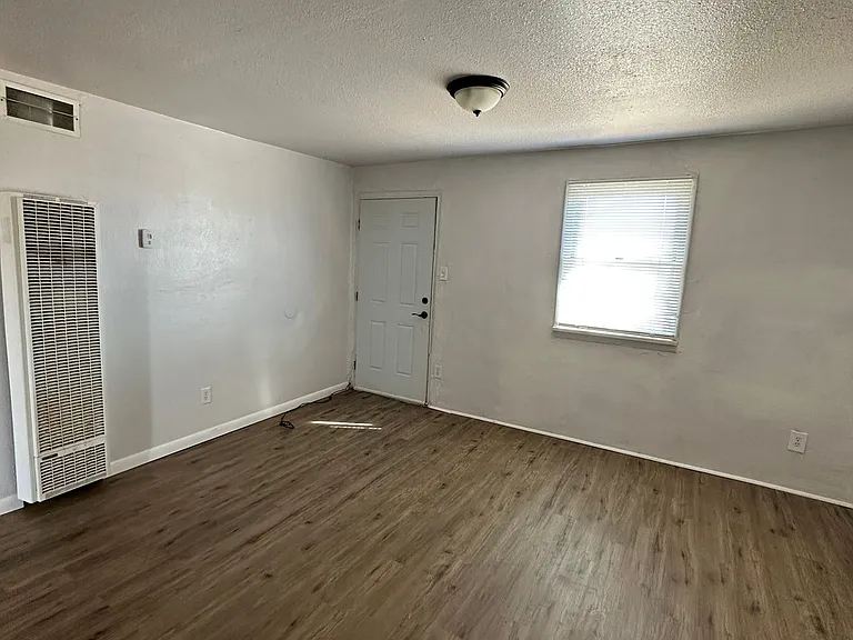 1001 Walnut Dr — Photo 4