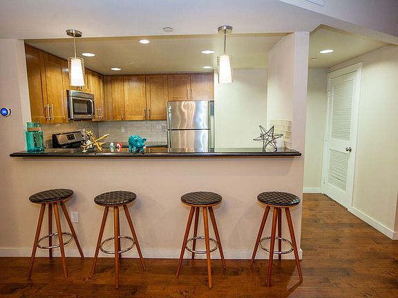 4th image of 5838 Gregory Ave #205