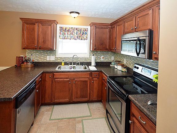 4th image of 218 Mill Creek Ct