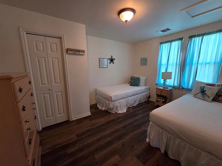 1006 E Highway St — Photo 18