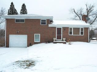 131 Gourley Ln, Monaca, PA 15061