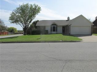 10101 Stoney Bridge Rd, Fort Worth, TX 76108