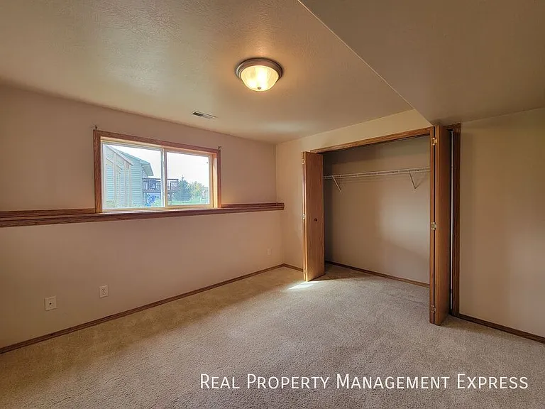 5901 S Mandy Ave — Photo 15
