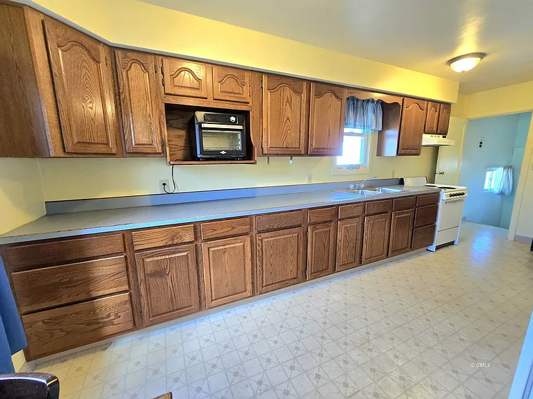 415 S Rosser Ave — Photo 3