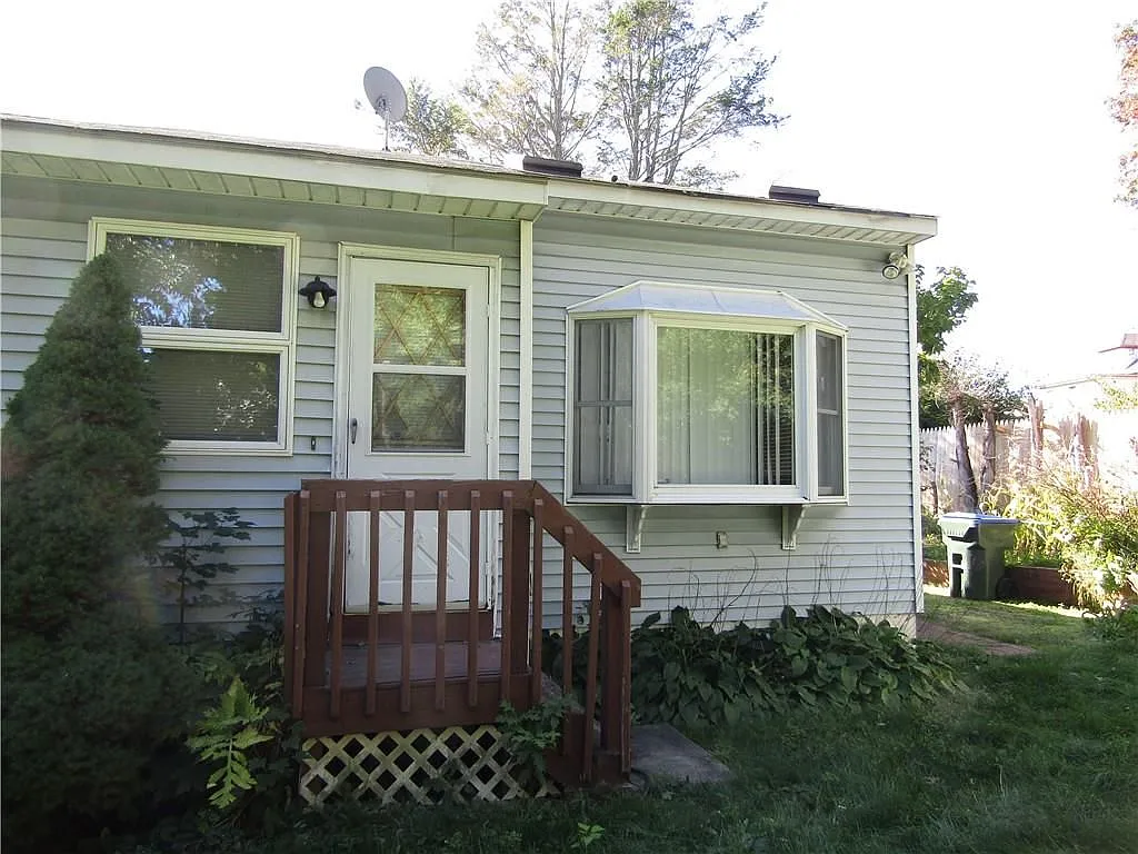 2 bed, 1.0 bath, 919 sqft, $2,000 — Photo 2