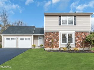 46 Alexandria Dr, Manalapan, NJ