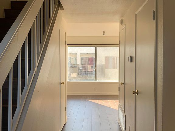 2nd image of 620 N Mar Vista Ave APT 6