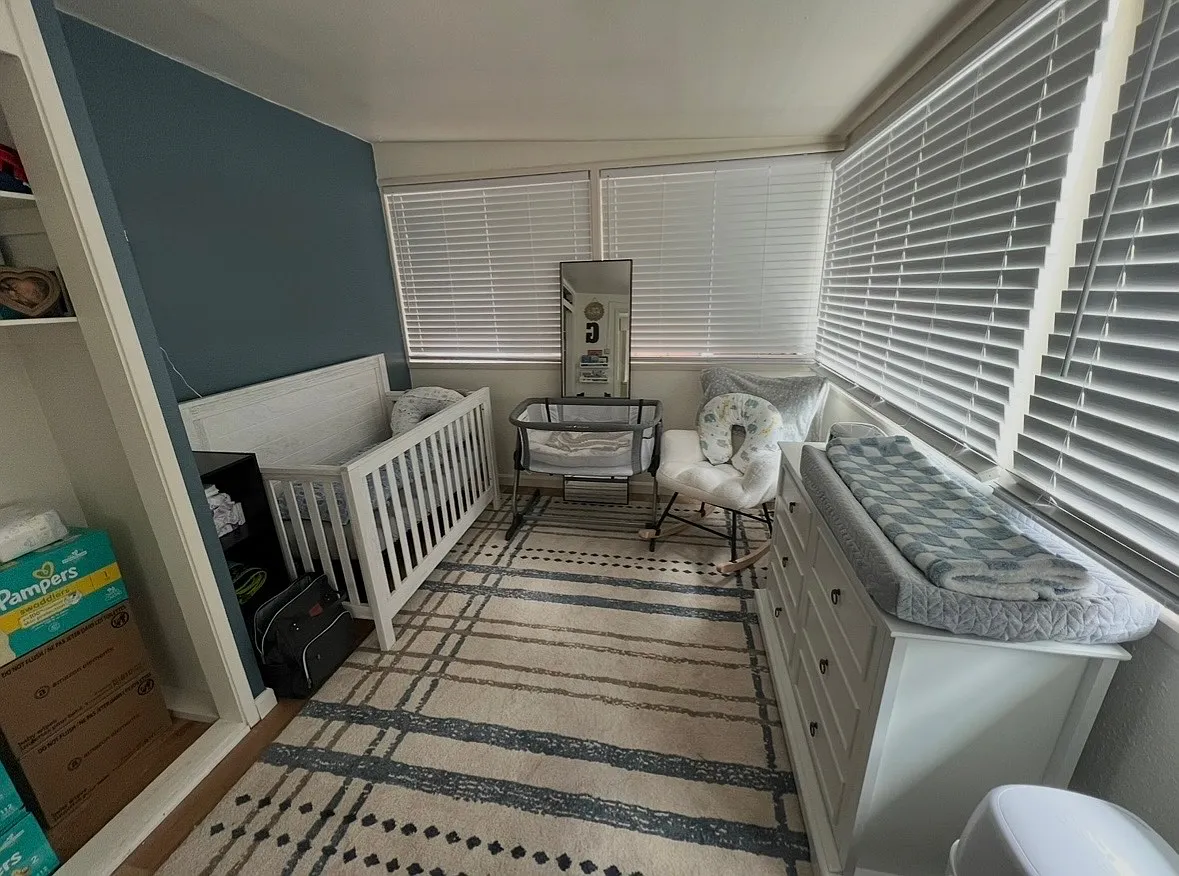 2 bed, 900 sqft, $3,300 — Photo 4
