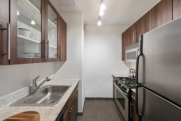 Rented by Level Group | media 27