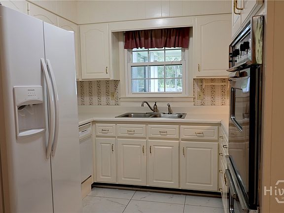 5th image of 710 Windsor Rd