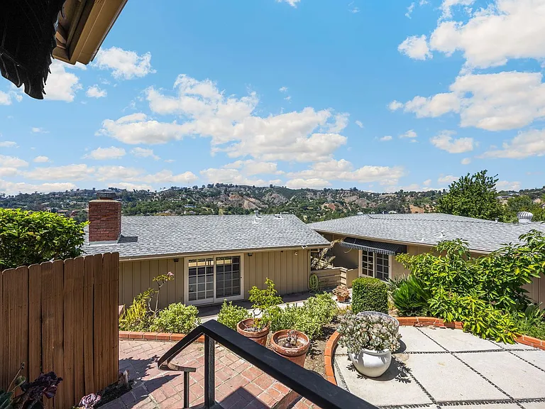 1071 E Avocado Crest Rd — Photo 2