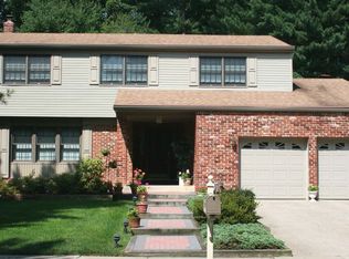 112 Golfview Dr, Sewell, NJ 08080