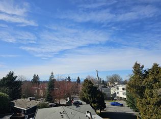 207 N 104th St #302, Seattle, WA 98133