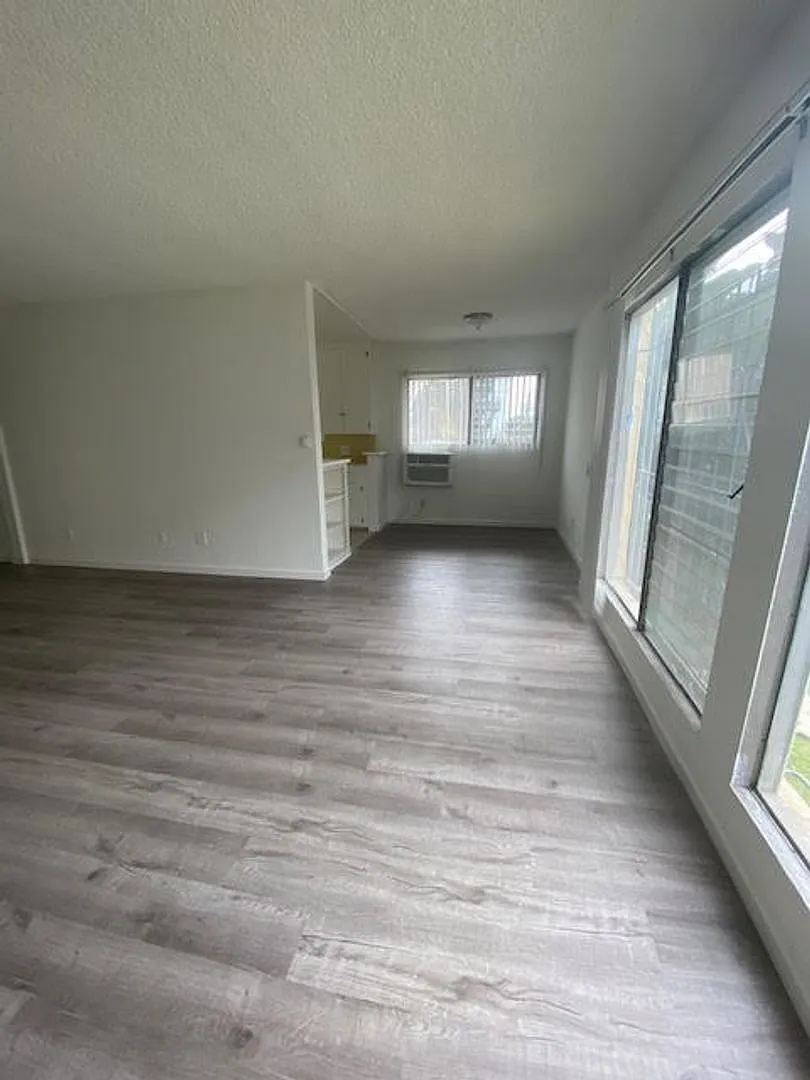 Wilton Apartments — Photo 3