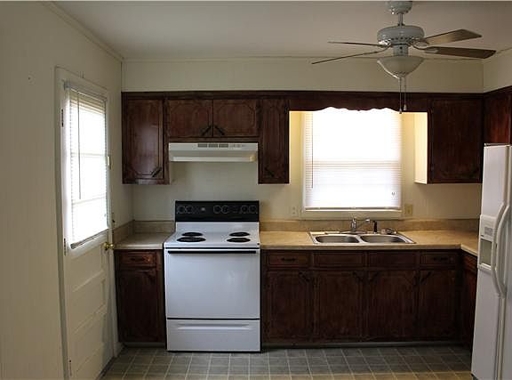 4th image of 2402-2404 Tinnell Ct