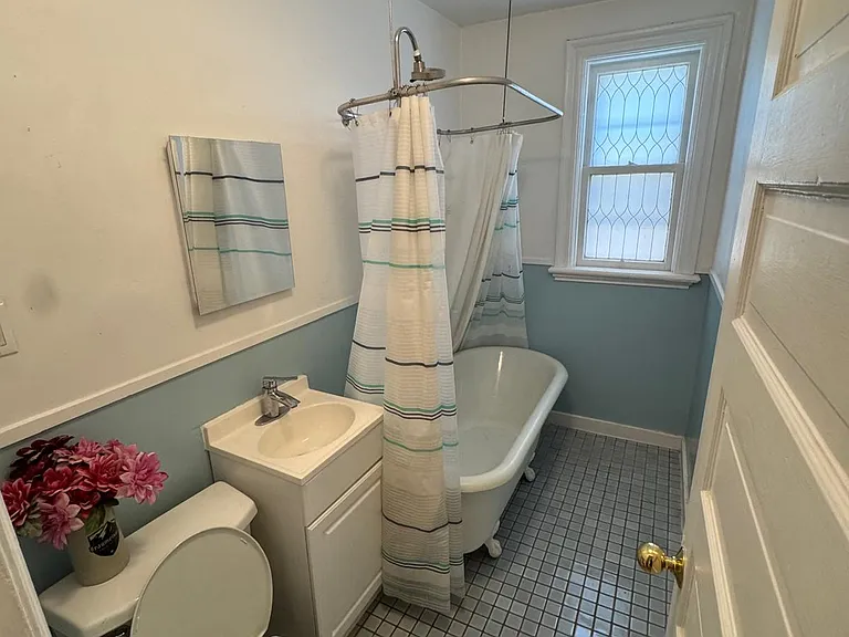 230 Percy St #2 — Photo 9