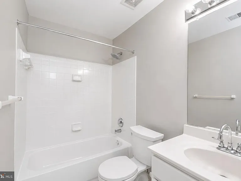 8 Calabash Ct — Photo 33