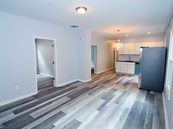 2nd image of 689 Winchester Ave