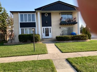 8933 W 97th St APT 2W, Palos Hills, IL 60465