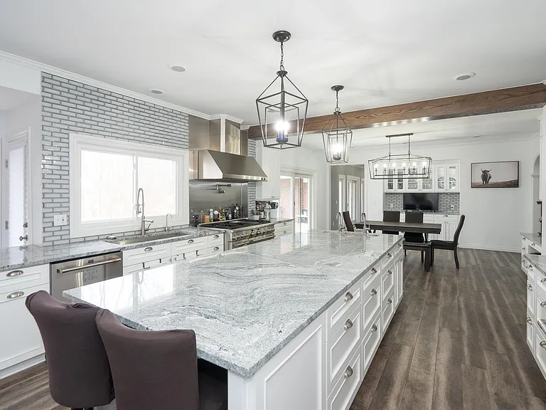 2401 E Brocker Rd — Photo 13