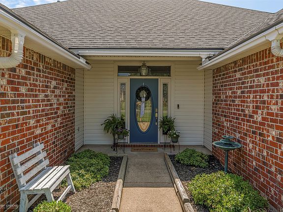 2nd image of 118 Pebble Beach Dr