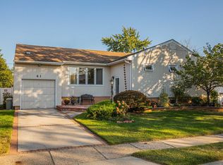 41 Southgate Rd, Valley Stream, NY 11581