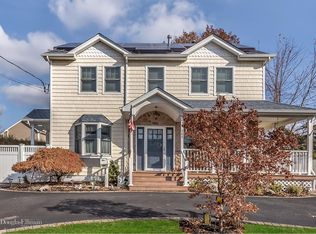 265 Manetto Hill Rd, Plainview, NY 11803