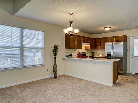 3rd image of 908 Cotten Farm Dr