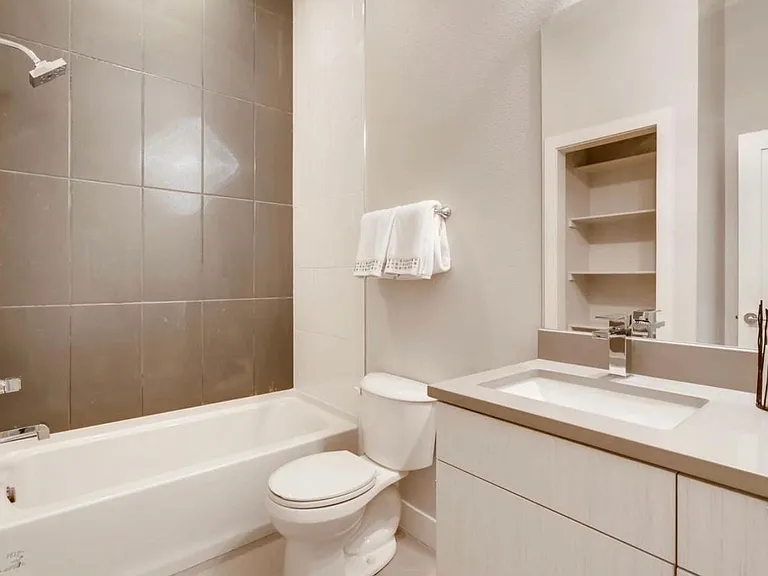 1121 W 36th Ave — Photo 20