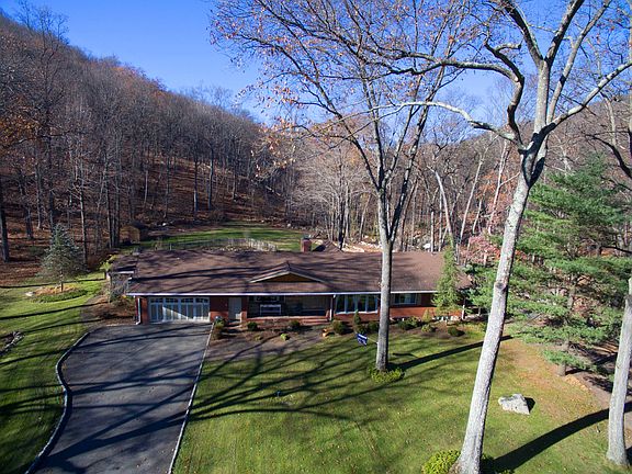 3rd image of 250 Dogwood Ln