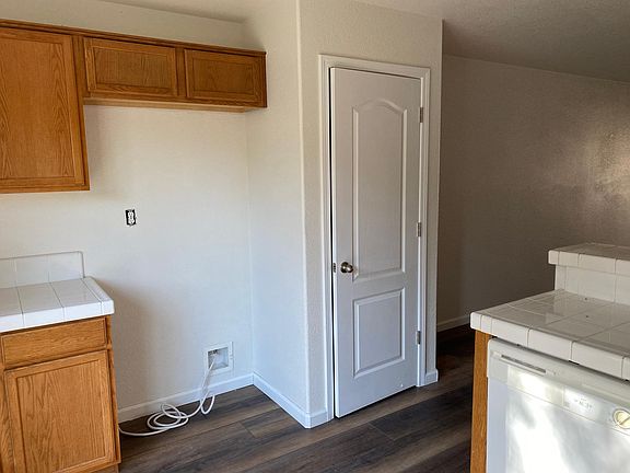 5th image of 2637 Kinsella Way